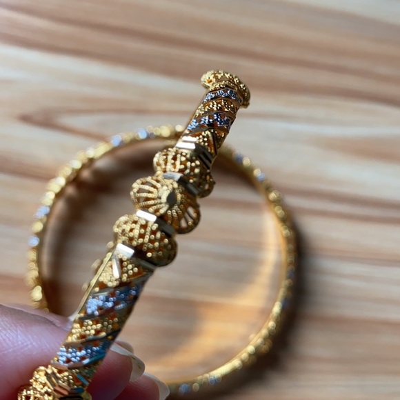 Solid 22k gold bangles - Picture 4 of 11